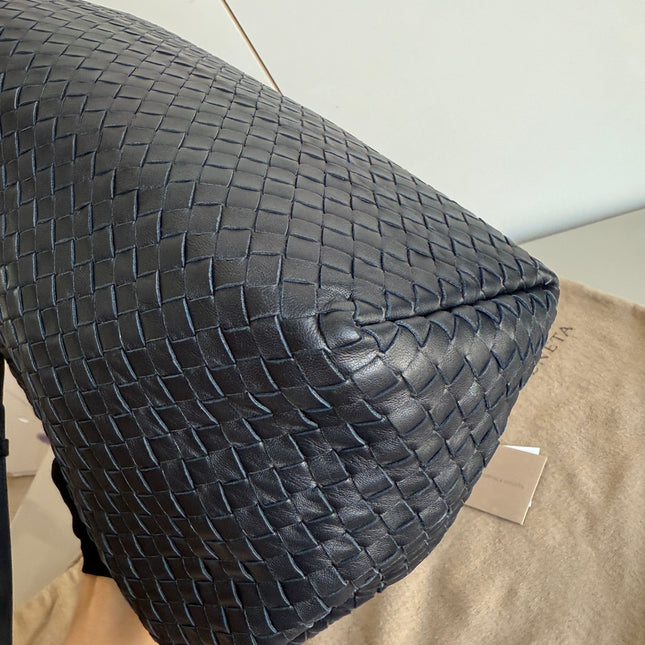 Bottega Veneta Garda Shoulder Bag Intrecciato Nappa Leather Black Large 33cm