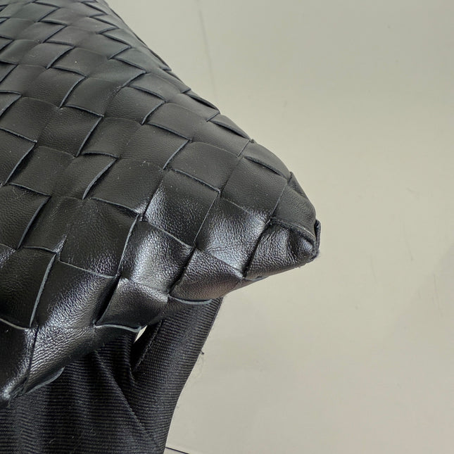 Bottega Veneta Hop Large Leather Black Hobo Bag