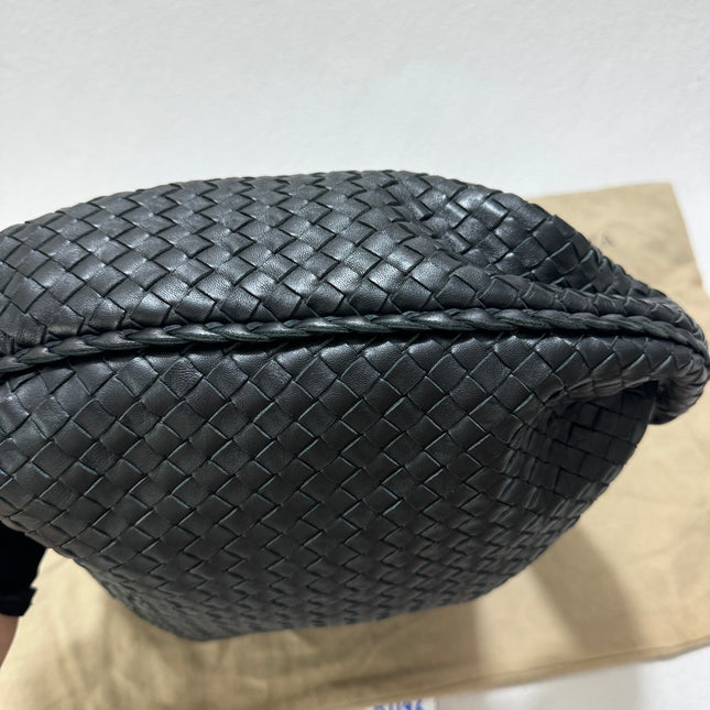 Sold Bottega Veneta Veneta Hobo Large Black 50-53cm Lambskin Leather