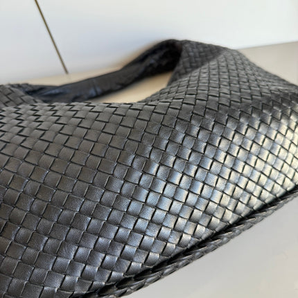 Bottega Veneta Veneta Intrecciato Hobo Bag Medium Black Leather 47cm