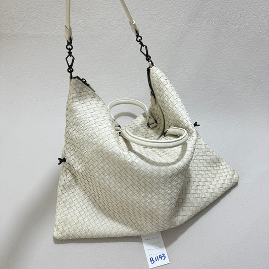 Bottega Veneta Maxi Convertible Tote Bag White Leather Two-way Carry 50cm-Luxbags