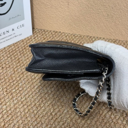 Chanel Wallet on Chain Classique rabat en cuir grainé noir, finition argentée