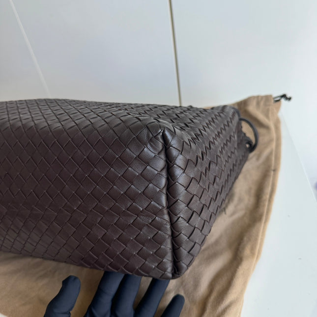 Sold Bottega Veneta Garda Shoulder Bag Intrecciato Nappa Leather Dark Chocolate Brown Large 33cm