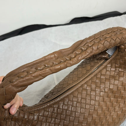 Bottega Veneta Intrecciato Hobo Bag Medium Milk Chocolate Brown Lambskin leather 40cm