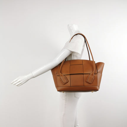 Bottega Veneta Arco Tote Bag Medium Tan Brown Leather 33