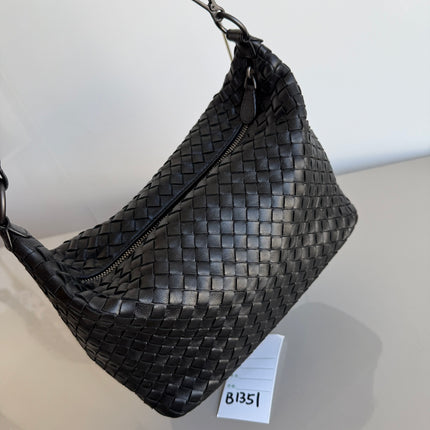 Sold Bottega Veneta Sloane Shoulder Bag Black Small 25cm