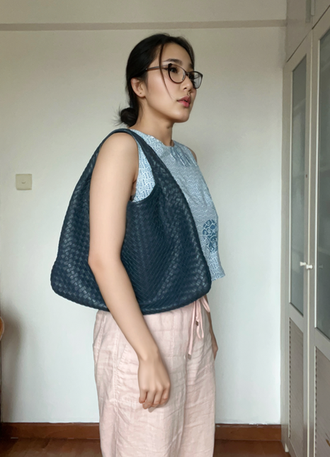 Sold Bottega Veneta Veneta Hobo Medium Navy Intrecciato Leather Bag