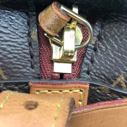 Louis Vuitton Boîte Chapeau Souple Leather MM Crossbody Bag