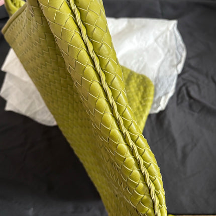 Bottega Veneta Veneta Hobo Maxi Avocado Green Intrecciato Leather Bag 50cm
