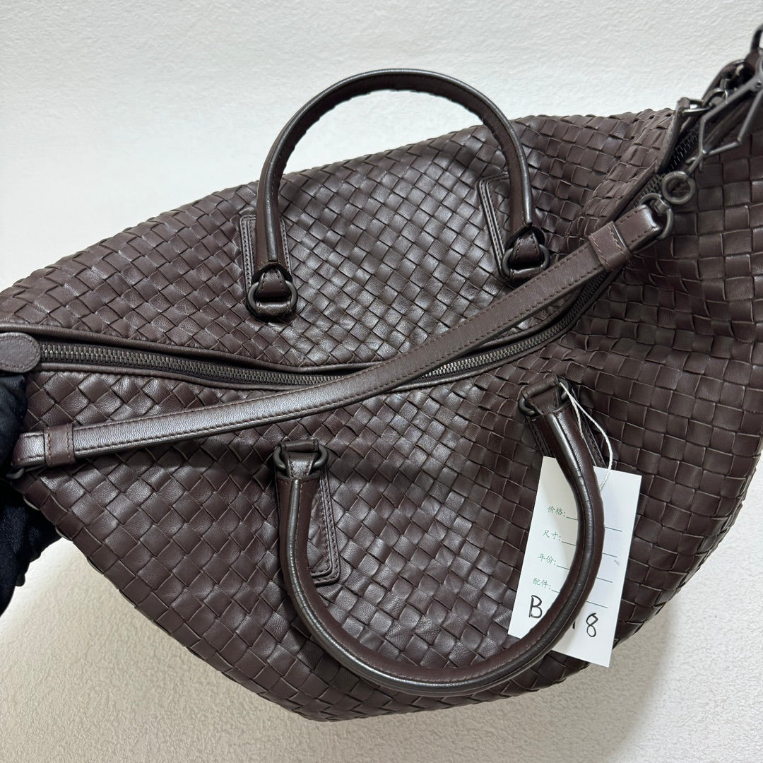 Sold Bottega Veneta Maxi Convertible Tote Bag Hobo Milk Chocolate Brown Leather Two-way Carry 50cm