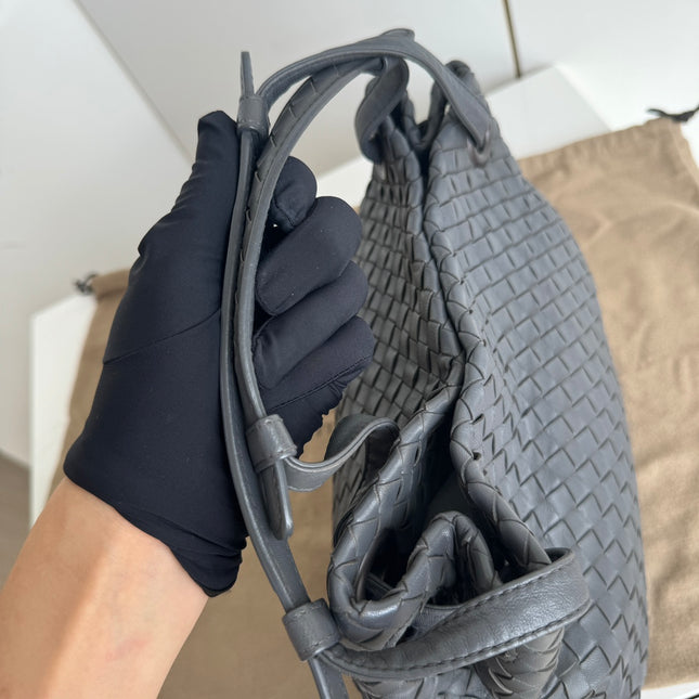 Sold Bottega Veneta Garda Shoulder Bag Intrecciato Nappa Leather Grey Small 25cm