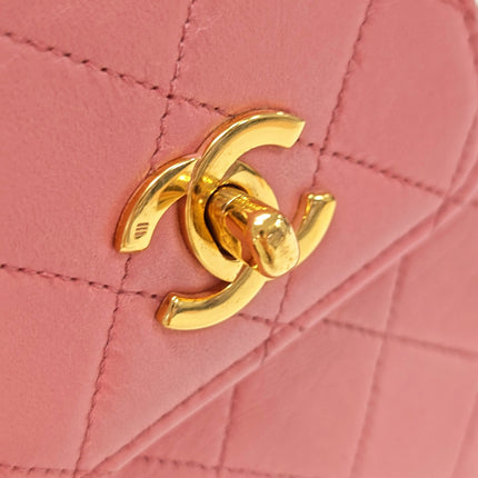 Sac à bandoulière Chanel vintage double C en cuir d'agneau noir, petit, avec fermoir tourniquet, 2 voies