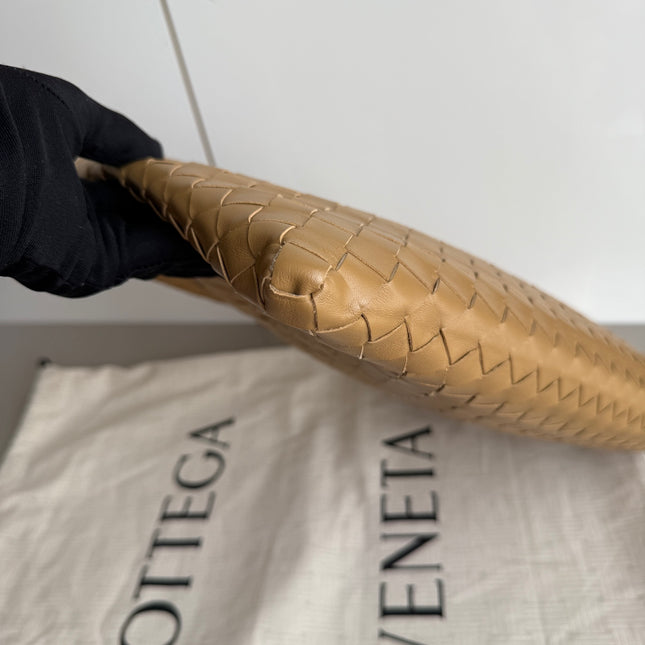 Bottega Veneta Hop Hobo Medium Leather Nutty Brown