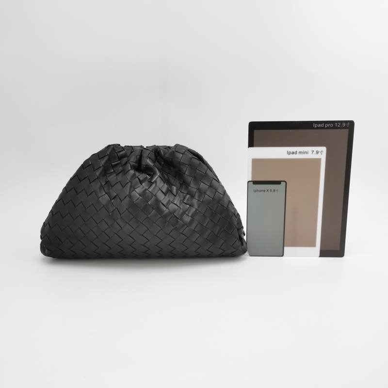 Bottega Veneta Pouch Large Intrecciato Black Calfskin Leather Clutch