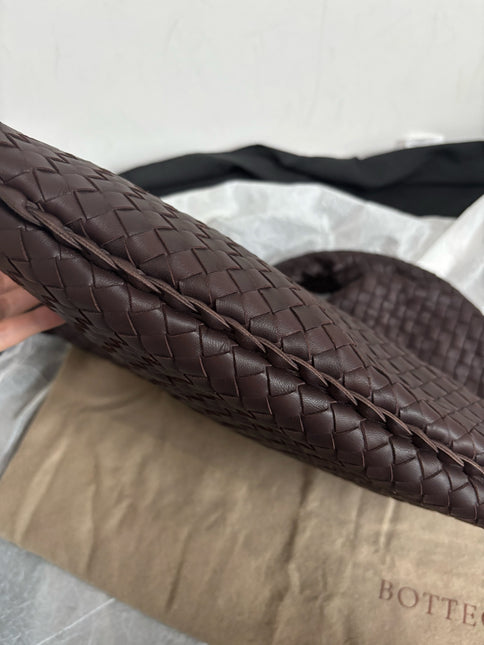 Bottega Veneta Intrecciato Hobo Bag Medium Brown Lambskin leather 40cm