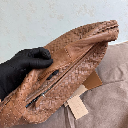 Bottega Veneta Intrecciato Hobo Bag Medium Milk Chocolate Brown leather 47cm