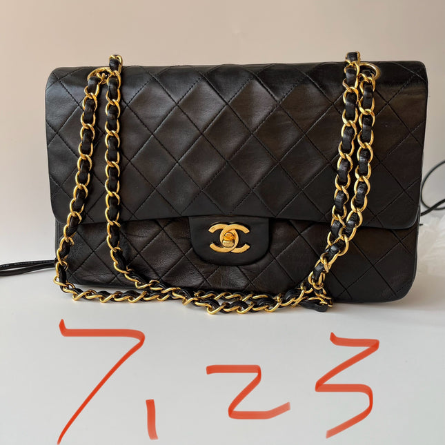 Chanel Classic Flap Vintage Medium en cuir d'agneau noir avec garnitures dorées 24 carats, 1996-1997