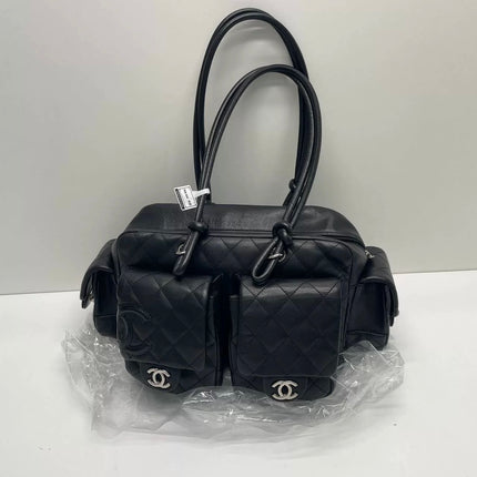 Sac Reporter Chanel Cambon multi-poches, taille moyenne, en cuir de veau noir avec CC noir