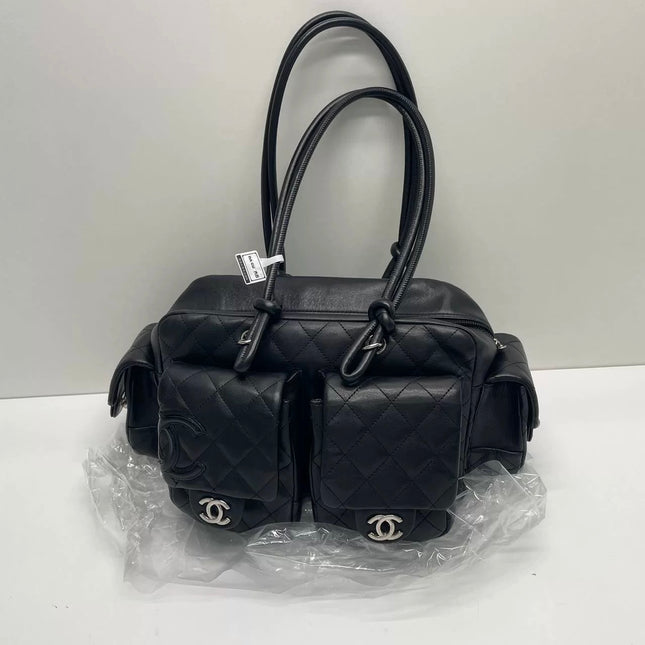 Sac Reporter Chanel Cambon multi-poches, taille moyenne, en cuir de veau noir avec CC noir