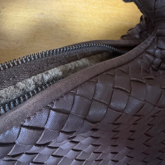 Bottega Veneta Veneta Hobo Intrecciato Chocolate Brown Medium Lambskin Leather 47cm