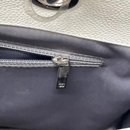 Sac cabas Chanel GST Grand Shopping en cuir caviar couleur camel, PM, 2006-2008