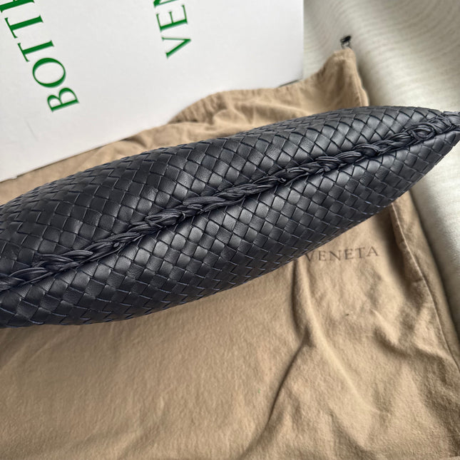 Bottega Veneta Hobo Maxi Midnight Navy Black leather 50cm