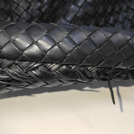 Bottega Veneta Intrecciato Hobo Bag Medium Black Lambskin leather 48cm