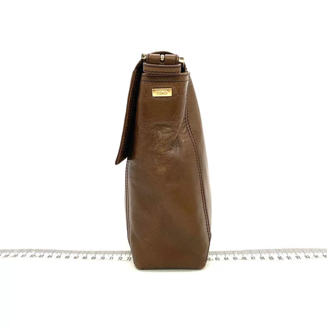 Sac à bandoulière FENDI Baguette en cuir verni froissé noir, grand modèle