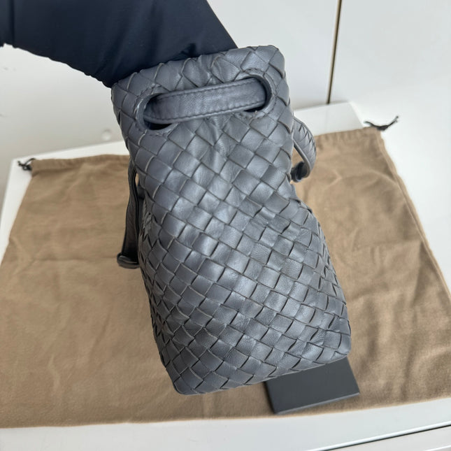 Sold Bottega Veneta Garda Shoulder Bag Intrecciato Nappa Leather Grey Small 25cm