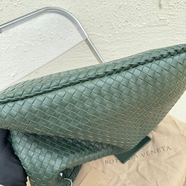 Sold Bottega Veneta Veneta Hobo Large Dark Green 47cm Lambskin Leather