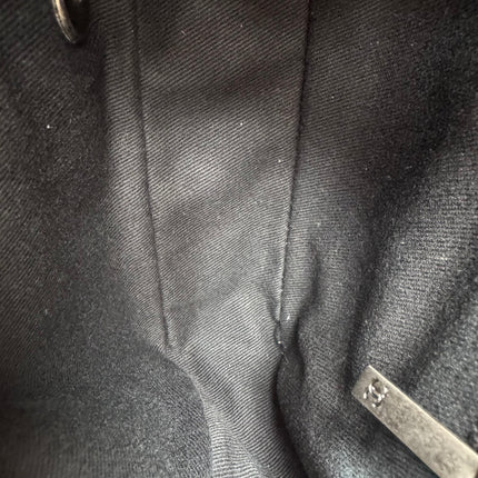 Sac bandoulière Chanel Easy Flap Jumbo en cuir caviar noir avec finition argentée