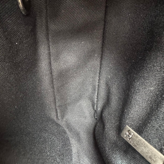 Sac bandoulière Chanel Easy Flap Jumbo en cuir caviar noir avec finition argentée