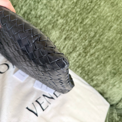 Bottega Veneta Hop Large Leather Black Hobo Bag