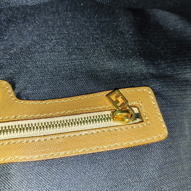 Fendi Mamma Baguette Large Brown Suede Leather Zipper Opening