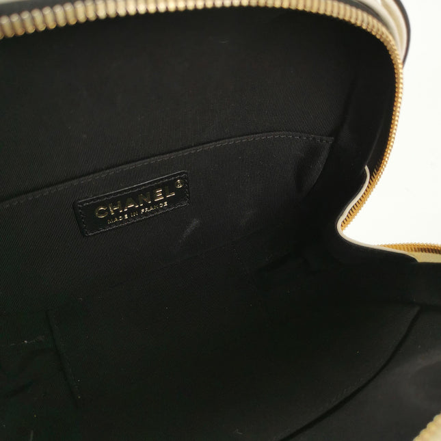 Chanel White and Black Small Crumpled Calfskin Vanity Case Crossbody Bag