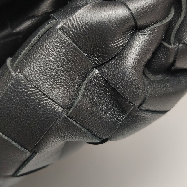 Bottega Veneta Pouch Large Intrecciato Black Calfskin Leather Clutch