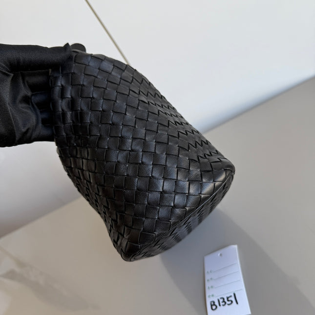 Sold Bottega Veneta Sloane Shoulder Bag Black Small 25cm