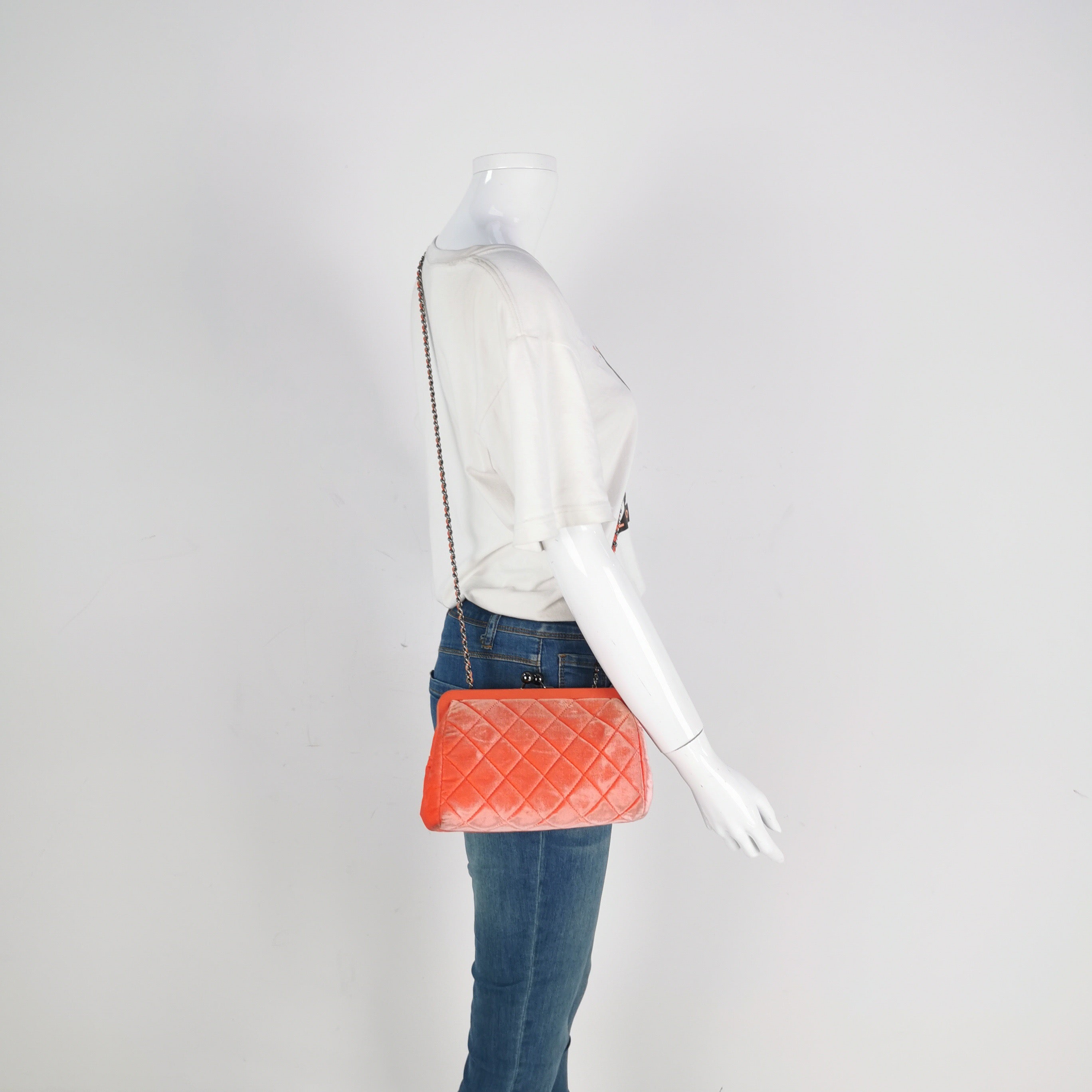 Chanel KissLock Coral Orange Velvet Crossbody Bag – Luxbags