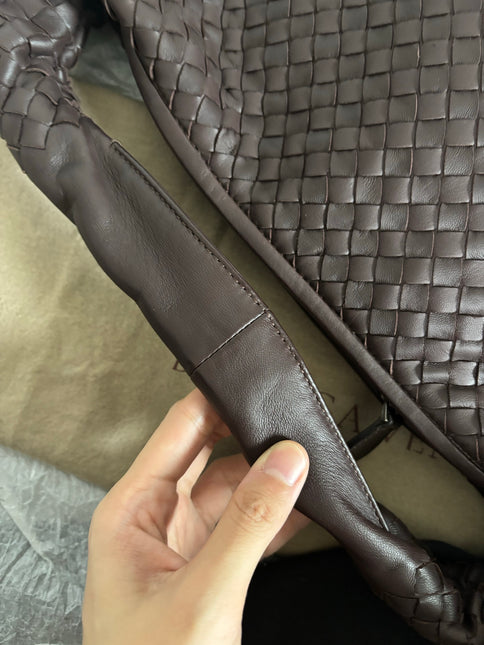 Bottega Veneta Intrecciato Hobo Bag Medium Brown Lambskin leather 40cm