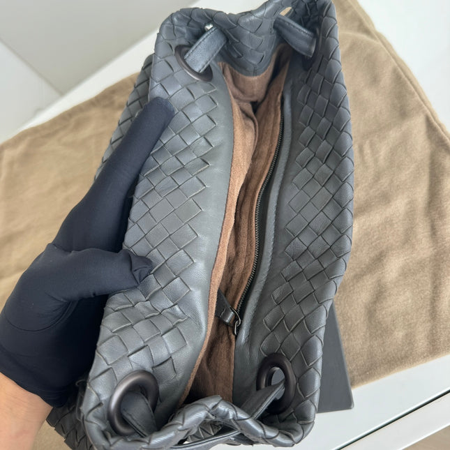 Sold Bottega Veneta Garda Shoulder Bag Intrecciato Nappa Leather Grey Small 25cm