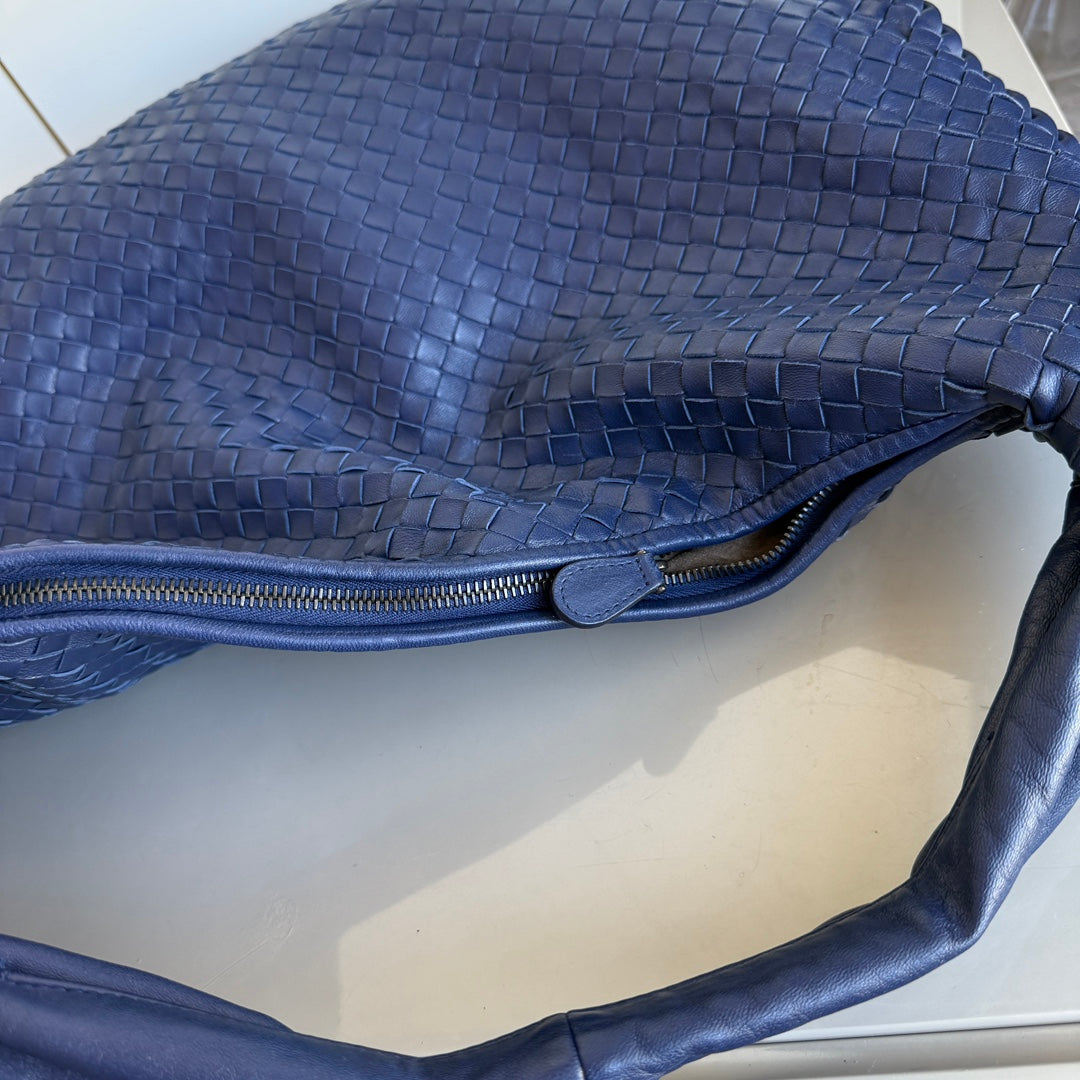 Bottega Veneta Veneta Hobo Maxi Navy Intrecciato Leather 51cm