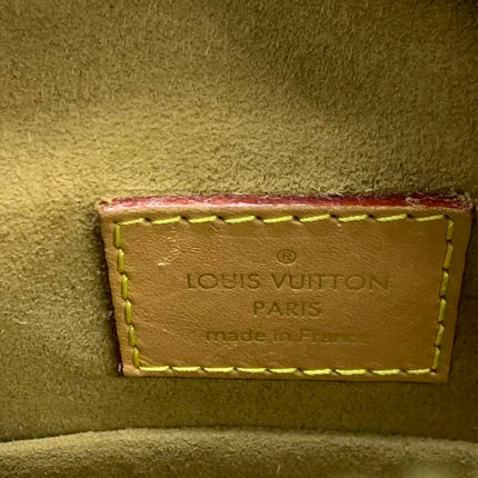 Louis Vuitton Boîte Chapeau Souple Leather MM Crossbody Bag