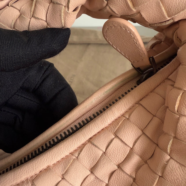 Bottega Veneta Veneta Hobo Intrecciato Light Almond Pink Intrecciato Leather Bag 48cm