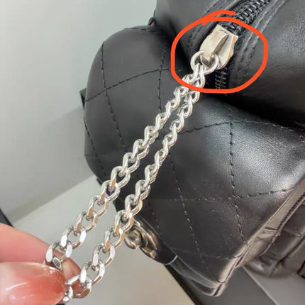 Sac Reporter Grande Taille Chanel Cambon Multipoches en Cuir de Veau Noir Logo Blanc