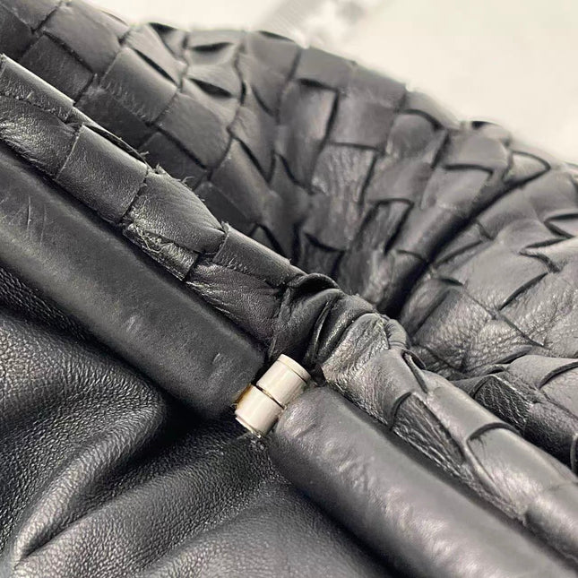 Bottega Veneta Pouch Large Intrecciato Black Calfskin Leather Clutch