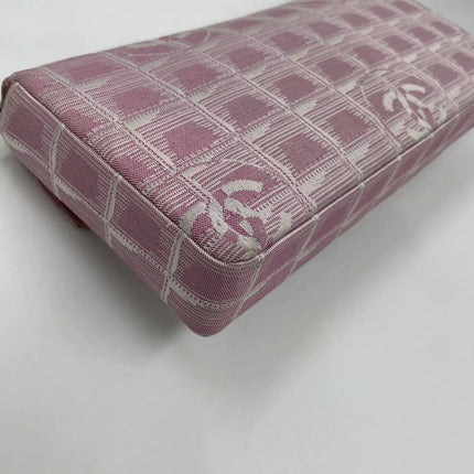 Chanel East West Chocolate Bar en jean rose avec motifs Coco