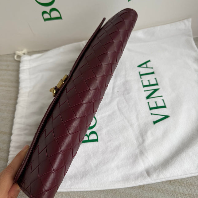 Bottega Veneta Andiamo Clutch Small Burgundy Handbag