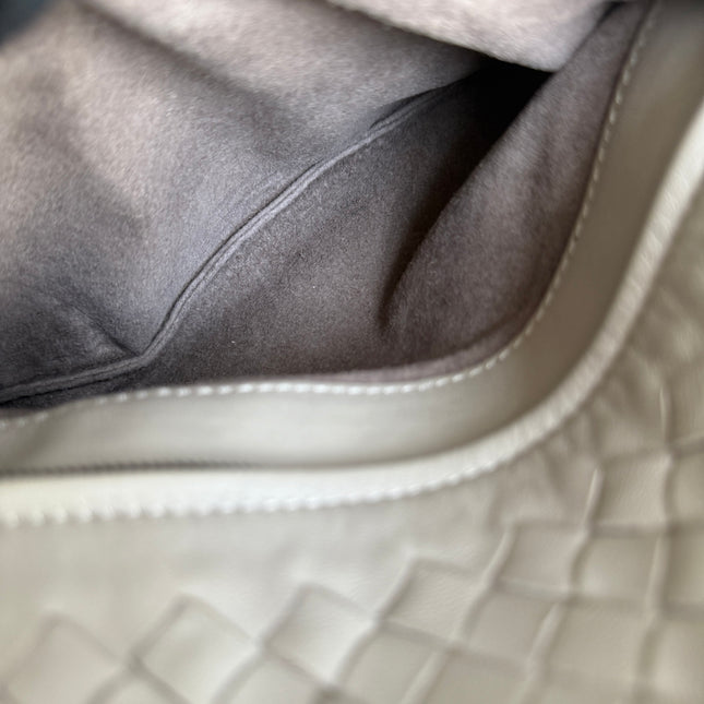 Bottega Veneta Garda Shoulder Bag Intrecciato Nappa Leather Light Grey Large 33cm