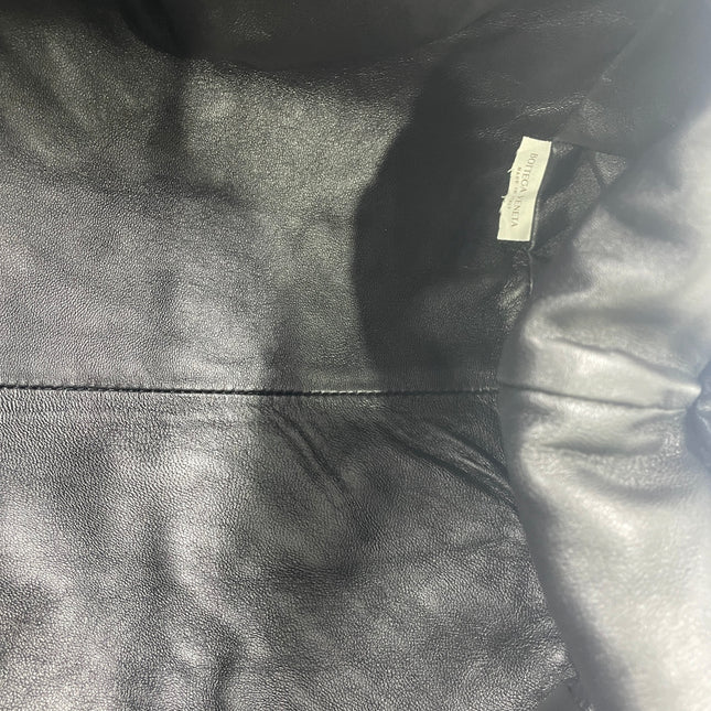 Bottega Veneta Pouch Large Intrecciato Black Calfskin Leather Clutch