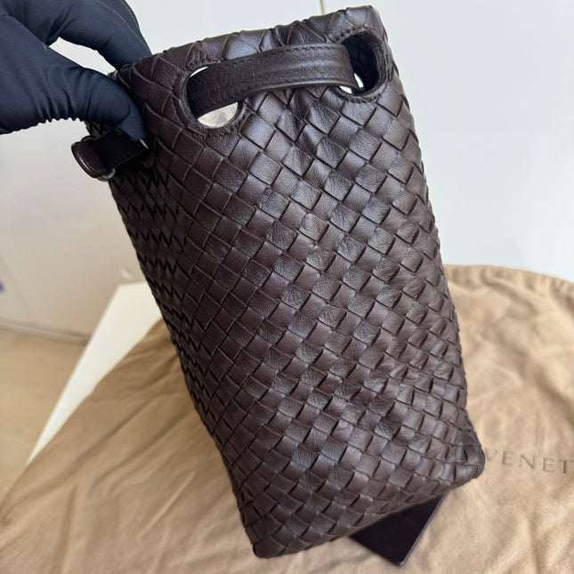 Sold Bottega Veneta Garda Shoulder Bag Intrecciato Nappa Leather Dark Chocolate Brown Large 33cm